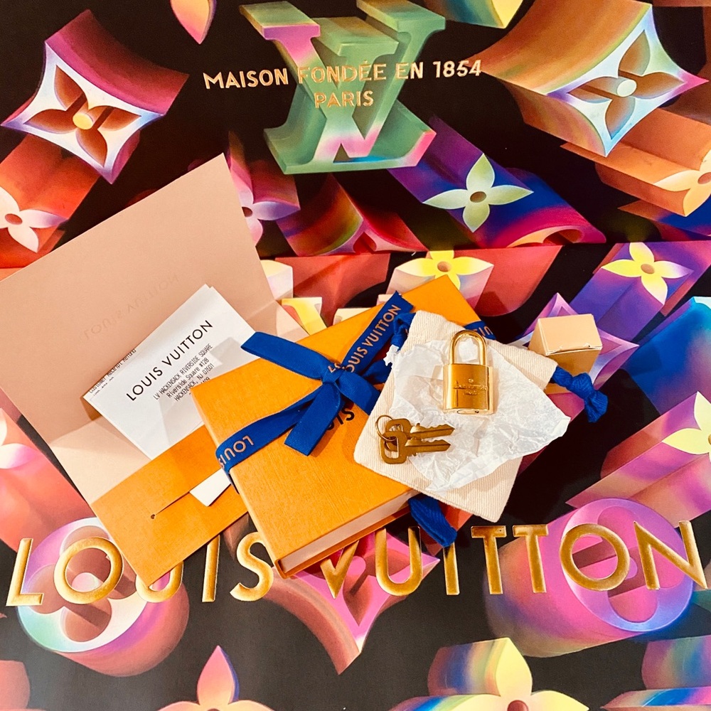 🔐🔐🔐Authentic New Louis Vuitton Lock & Key Set
